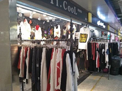 100蚊4件抵到爆！廣州這個(gè)服裝批發(fā)市場(chǎng)，潮牌爆款不踩雷——帽批發(fā)掃貨攻略